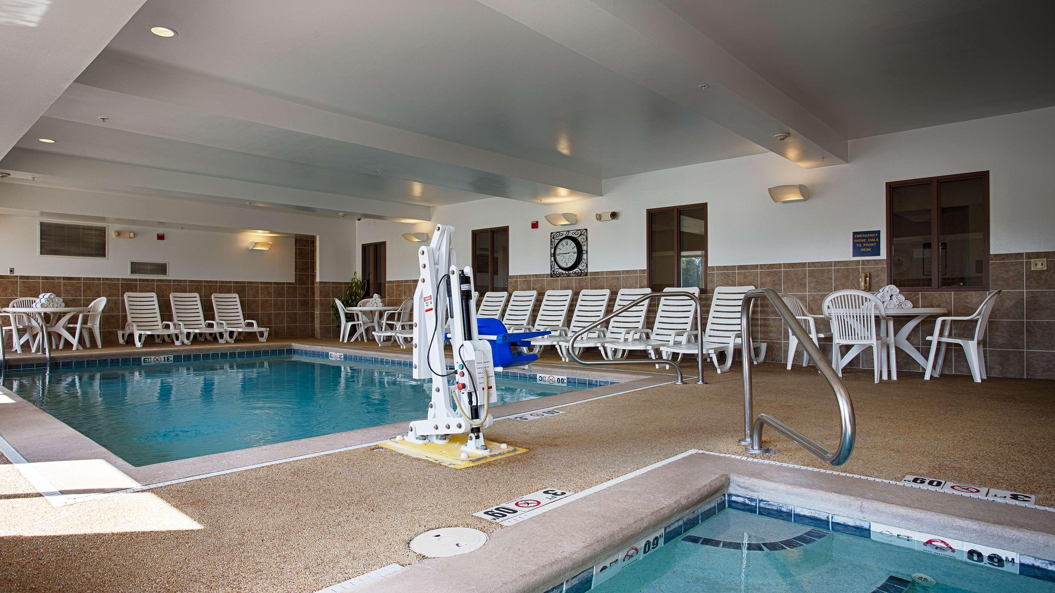 Best Western Penn-Ohio Inn & Suites Hubbard Exterior photo