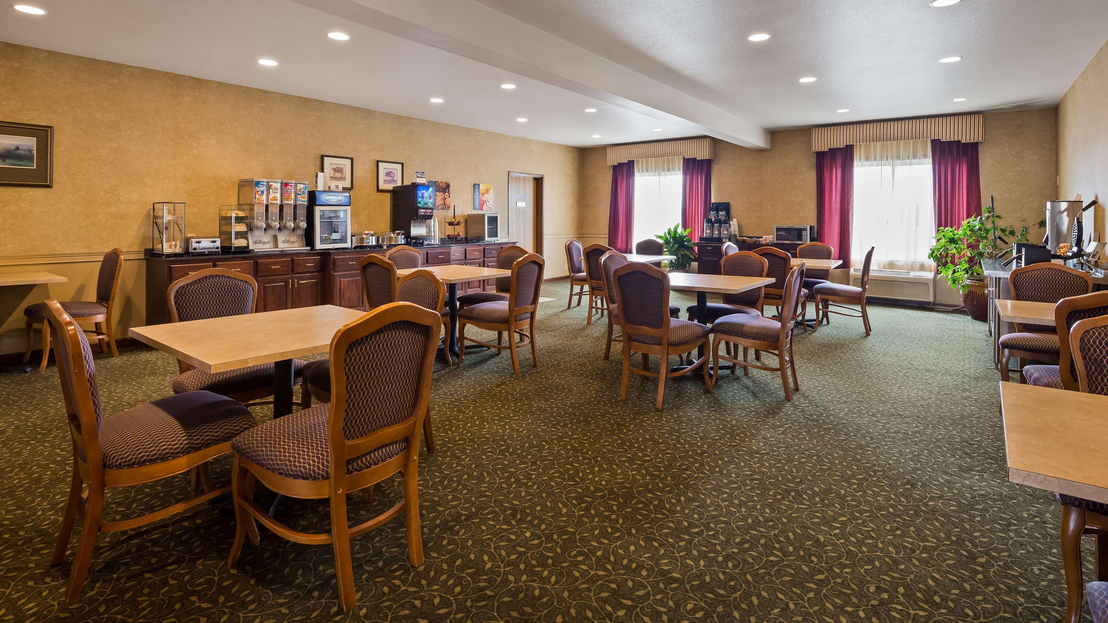 Best Western Penn-Ohio Inn & Suites Hubbard Exterior photo